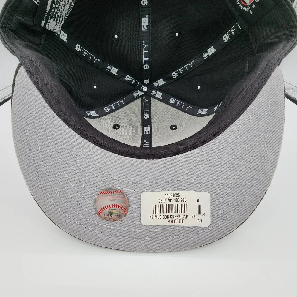 New‎ York Yankees Black on Black Hat New Era 9FIFTY Adjustable Snapback Cap NEW